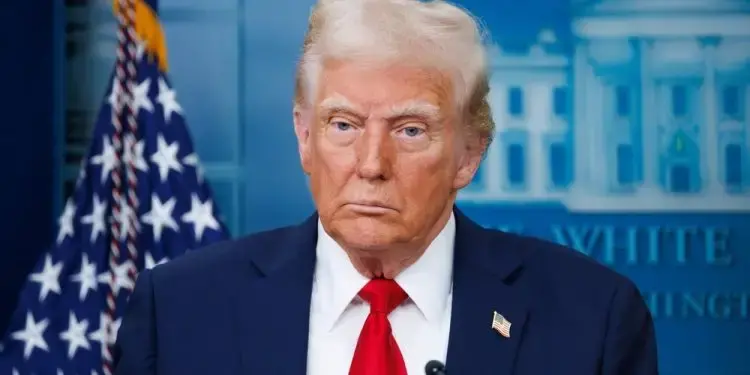 Трамп отменил легальный статус