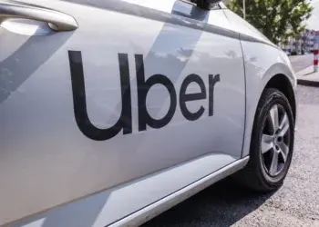 Uber выплатит водителям по $4000