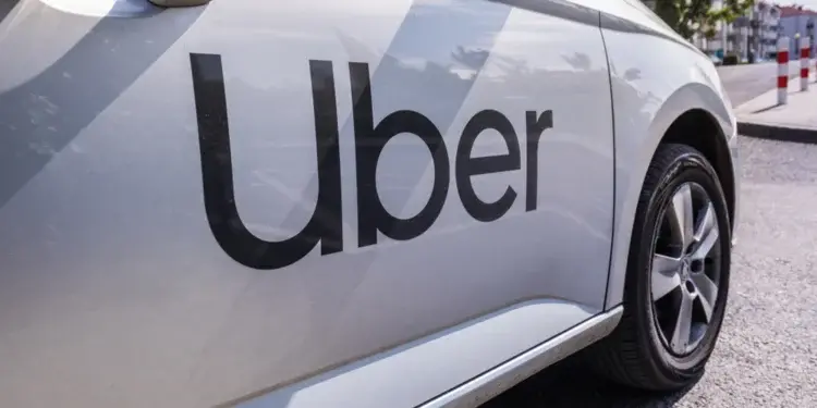 Uber выплатит водителям по $4000