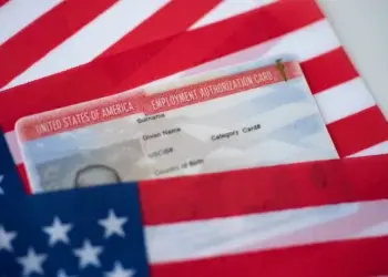 США отменили автоматическое продление разрешений на работу