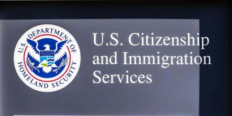 проверка иммиграционных заявок в новом центре USCIS в Атланте