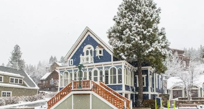 Деревянное шале в Траки. Фото: Shutterstock