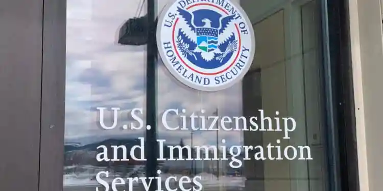 USCIS получит право на аресты и оружие