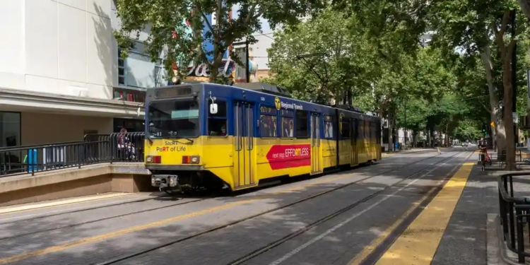 SacRT проводит опрос