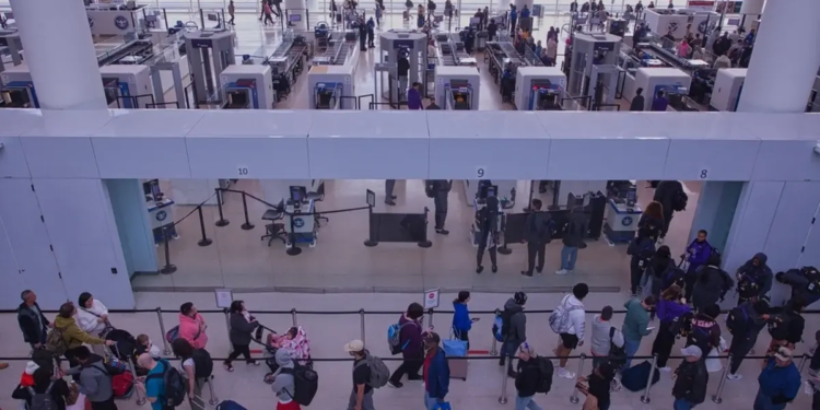 TSA передает списки авиапассажиров ICE для депортации