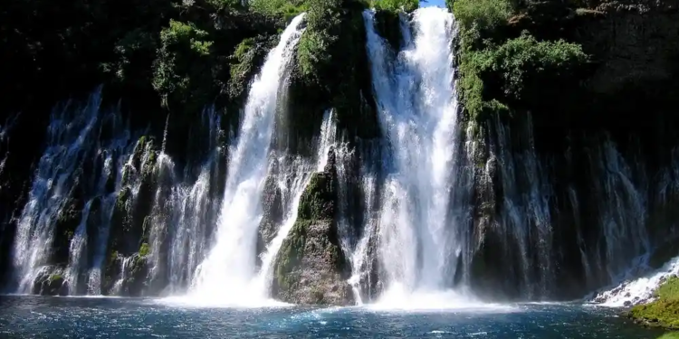 Водопад Burney Falls. Фото: Shutterstock
