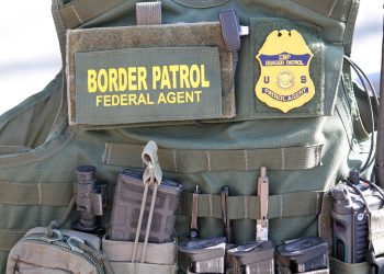 пограничный патруль США ловит людей в Сакраменто
