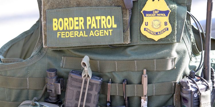 пограничный патруль США ловит людей в Сакраменто