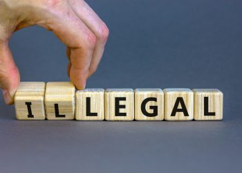 За нарушение статуса пребывания в США будут штрафовать