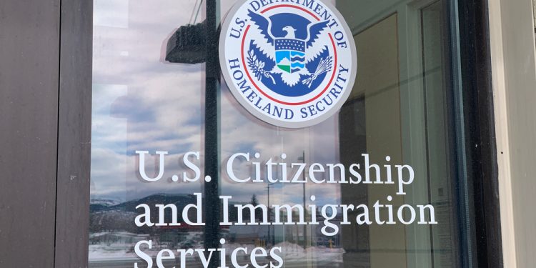 USCIS меняет номер для уведомлений