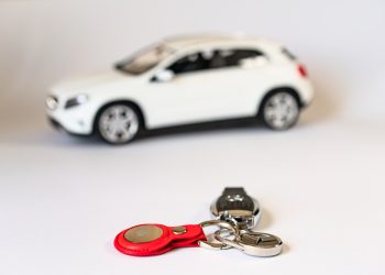 Воры прячут AirTag на машинах