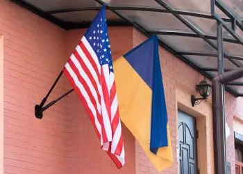 Украинским беженцам разрешат оставаться в США