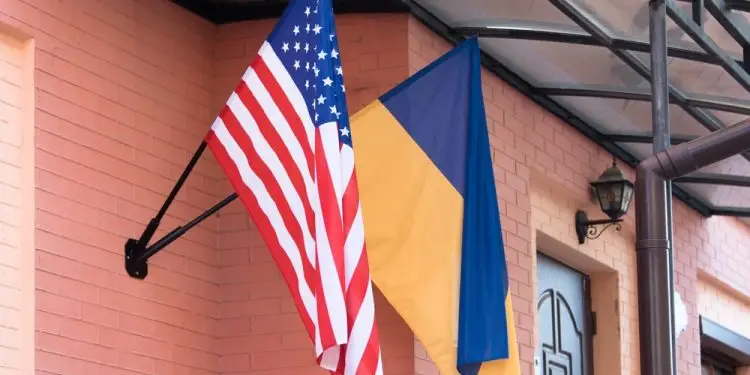 Украинским беженцам разрешат оставаться в США