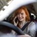 Можно ли позвонить по телефону за рулем