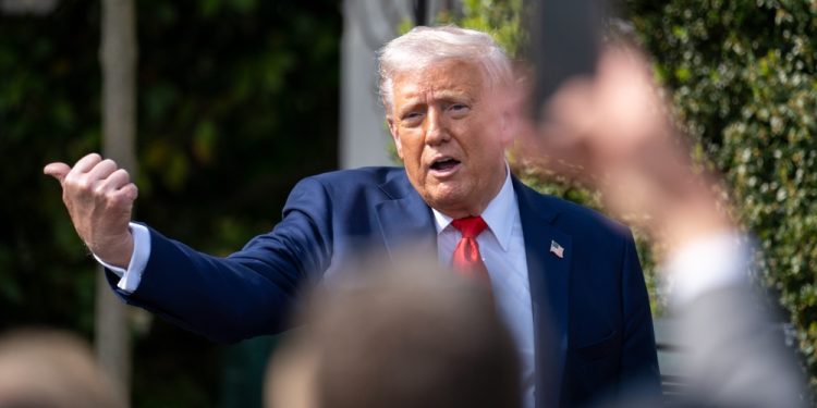 Трамп планирует закрыть дела об убежищах и депортировать заявителей