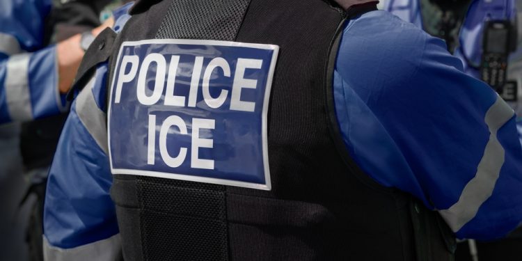 У Трампа требуют от ICE арестовывать до 3 тысяч иммигрантов в день