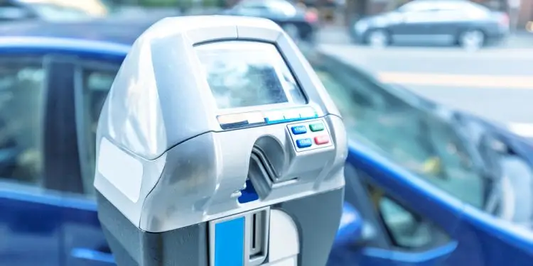 Почему в Сакраменто начали закрывать отверстия для монет в паркоматах